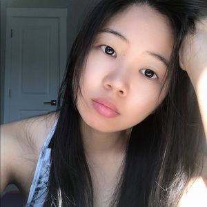 Meet your Posher, Claudia